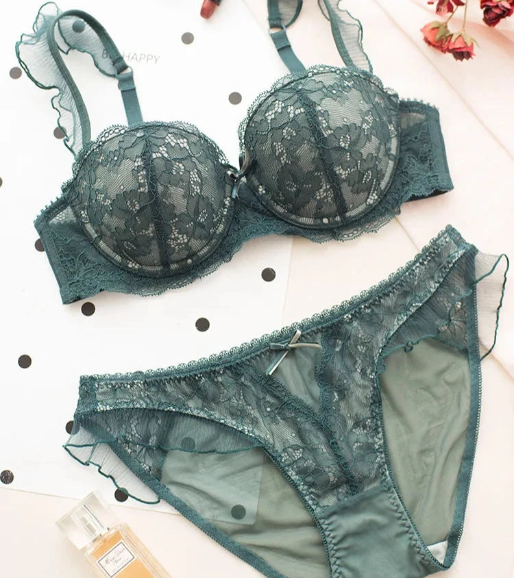 Délicatesse Française – Ensemble Lingerie Sexy en Dentelle : Soutien-Gorge Push-Up et Culotte Brodée