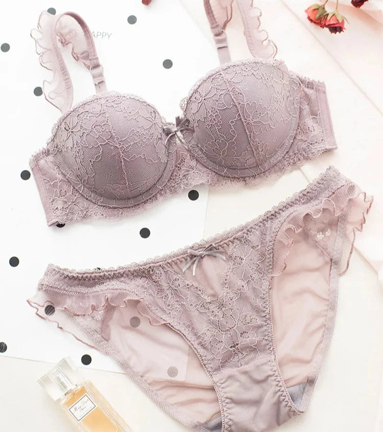 Délicatesse Française – Ensemble Lingerie Sexy en Dentelle : Soutien-Gorge Push-Up et Culotte Brodée