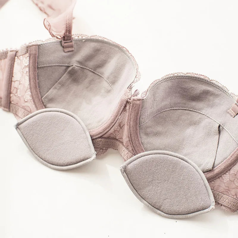 Délicatesse Française – Ensemble Lingerie Sexy en Dentelle : Soutien-Gorge Push-Up et Culotte Brodée