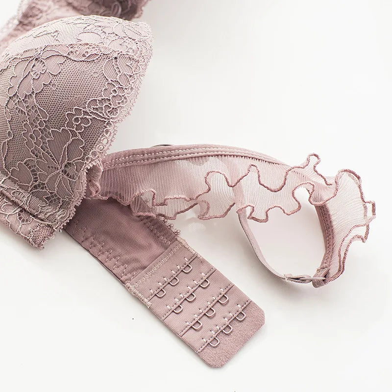 Délicatesse Française – Ensemble Lingerie Sexy en Dentelle : Soutien-Gorge Push-Up et Culotte Brodée