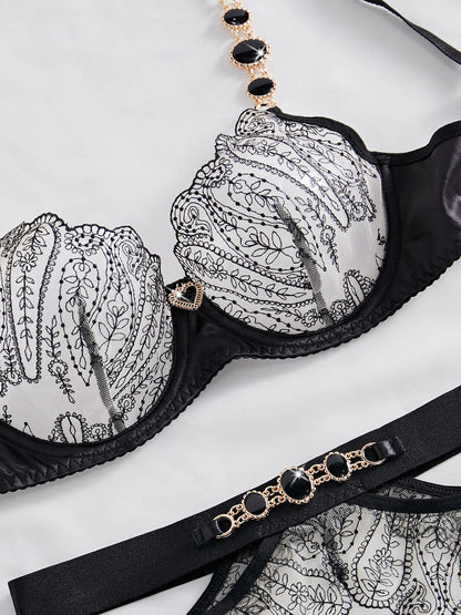 Élégance Noire : Lingerie Glamour et Sensuelle