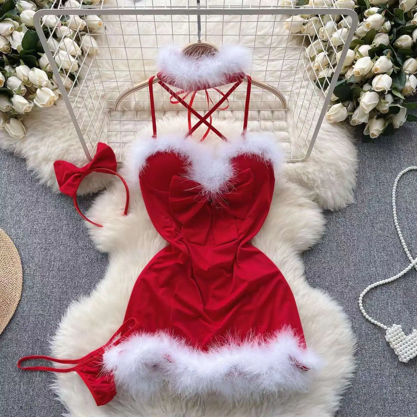 Rêve de Noël – Robe Sexy Rouge en Velours avec Col Halter et Détails en Fourrure